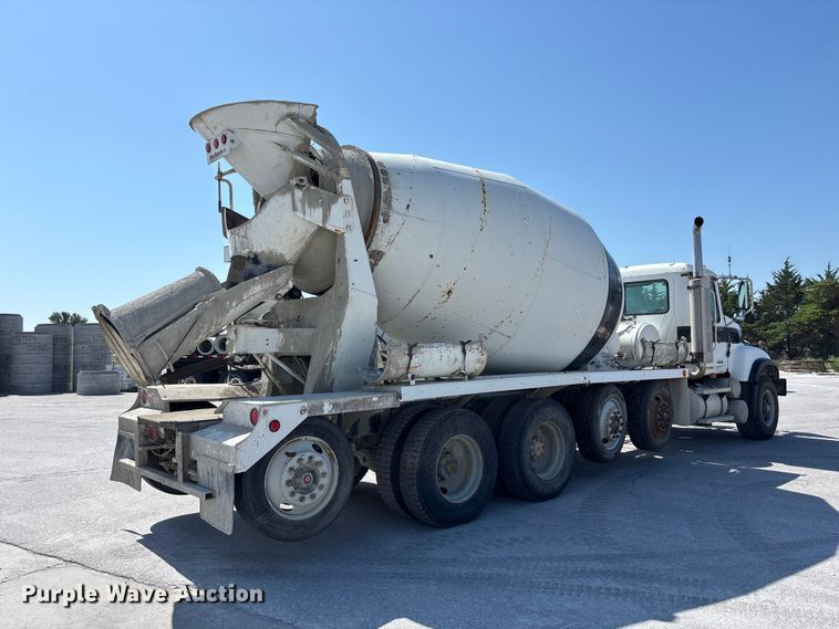 image for item DN6642 2004 Mack Granite CV713 ready mix truck