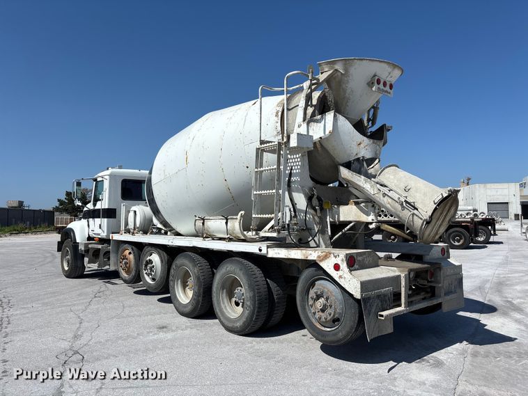 image for item DN6642 2004 Mack Granite CV713 ready mix truck