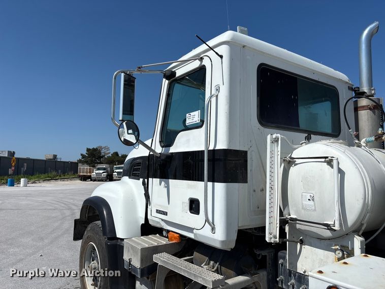 image for item DN6642 2004 Mack Granite CV713 ready mix truck