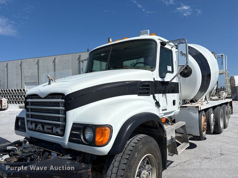 image for item DN6642 2004 Mack Granite CV713 ready mix truck