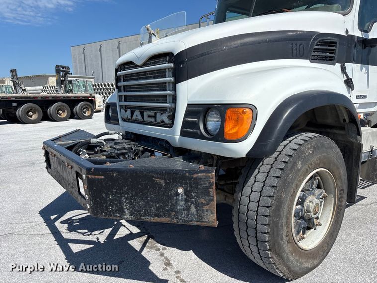 image for item DN6642 2004 Mack Granite CV713 ready mix truck
