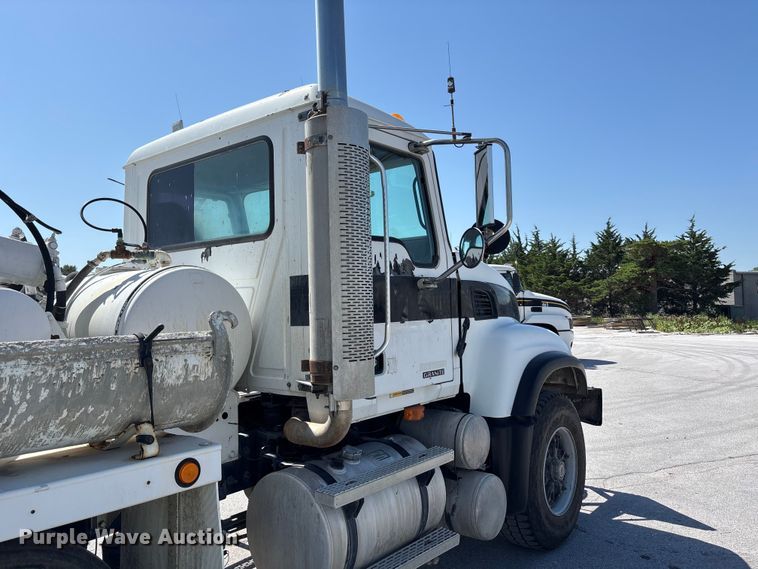image for item DN6642 2004 Mack Granite CV713 ready mix truck