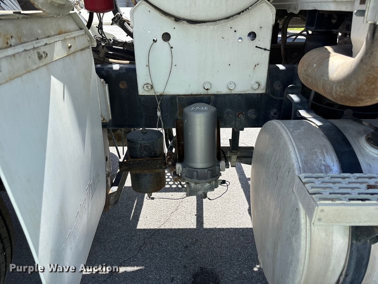 image for item DN6642 2004 Mack Granite CV713 ready mix truck