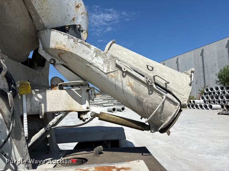 image for item DN6642 2004 Mack Granite CV713 ready mix truck