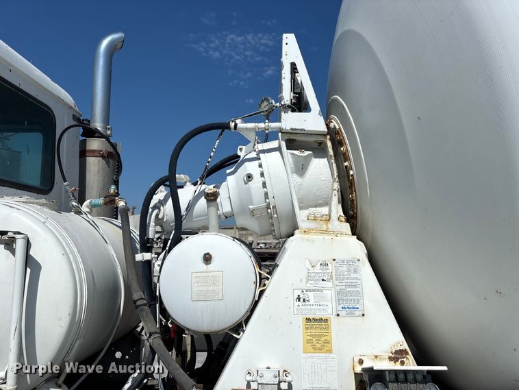 image for item DN6642 2004 Mack Granite CV713 ready mix truck