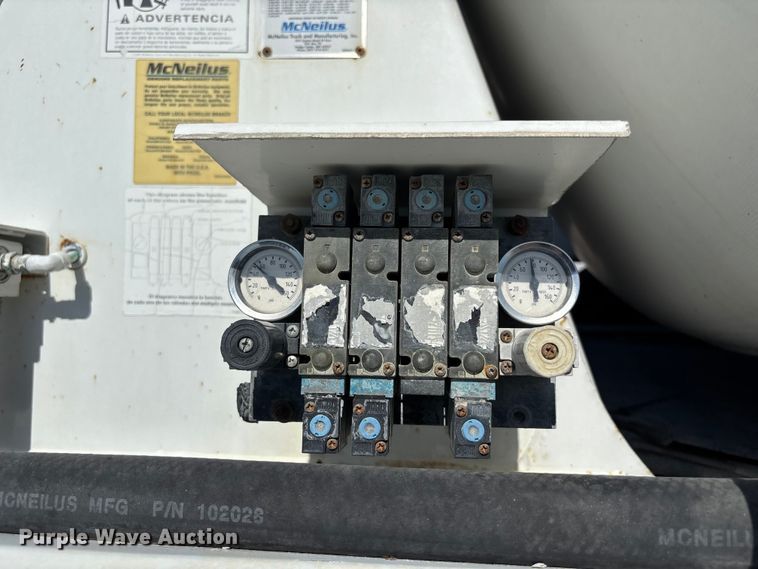 image for item DN6642 2004 Mack Granite CV713 ready mix truck