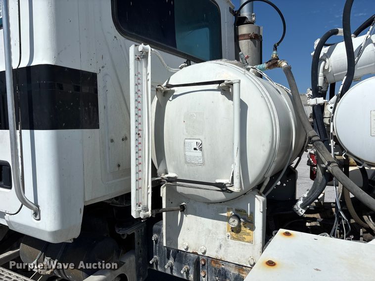 image for item DN6642 2004 Mack Granite CV713 ready mix truck
