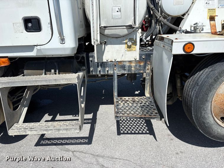 image for item DN6642 2004 Mack Granite CV713 ready mix truck
