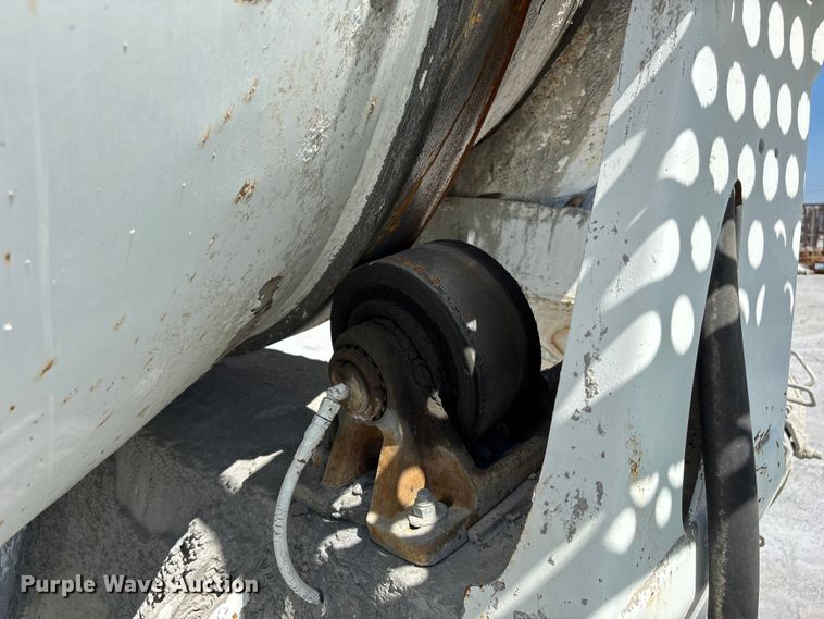 image for item DN6642 2004 Mack Granite CV713 ready mix truck