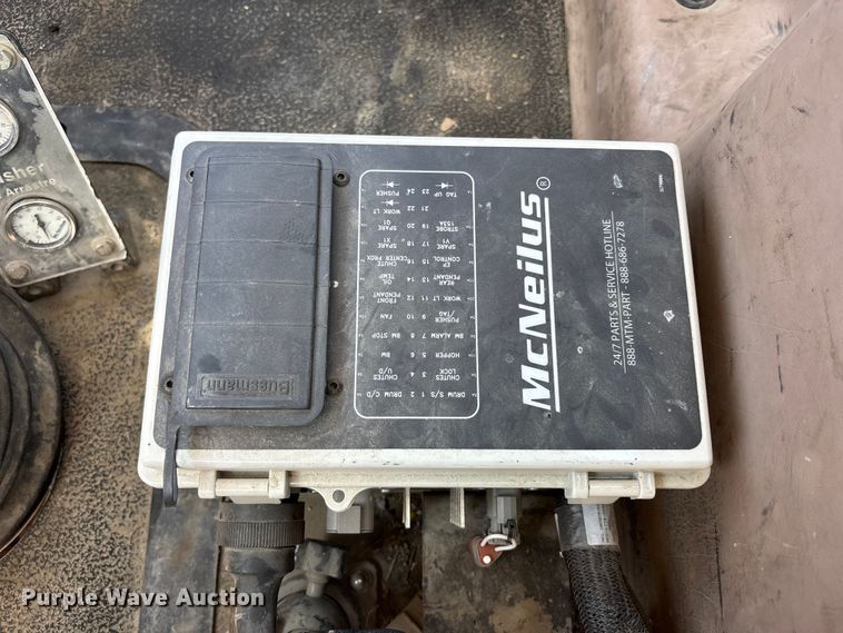 image for item DN6642 2004 Mack Granite CV713 ready mix truck