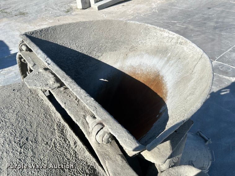image for item DN6643 2006 Mack Granite CV713 ready mix truck