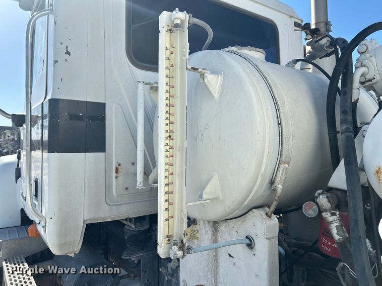 image for item DN6643 2006 Mack Granite CV713 ready mix truck
