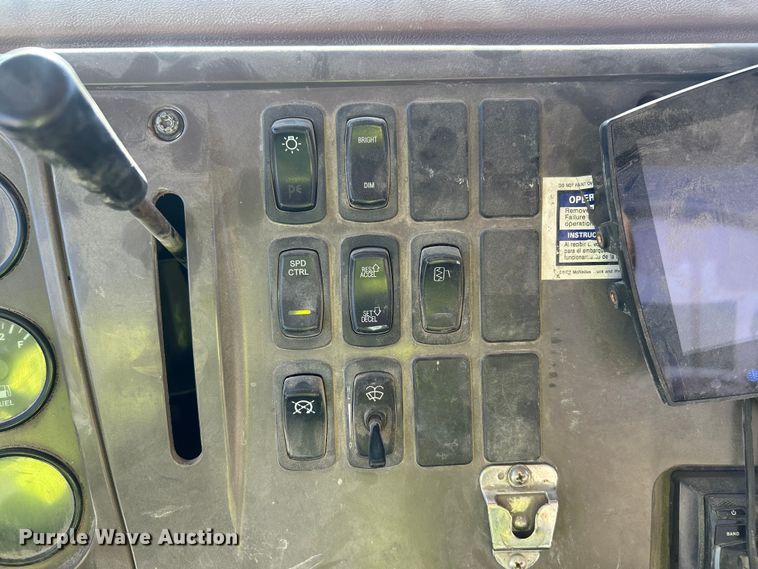 image for item DN6643 2006 Mack Granite CV713 ready mix truck
