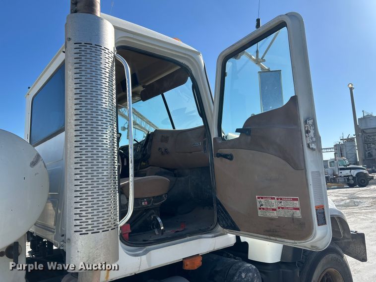 image for item DN6643 2006 Mack Granite CV713 ready mix truck