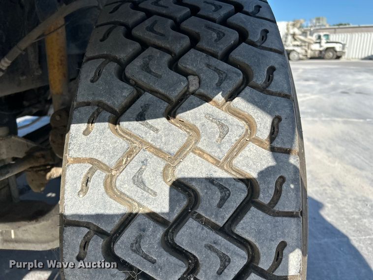 image for item DN6643 2006 Mack Granite CV713 ready mix truck