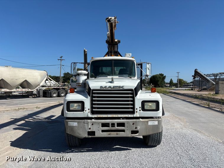 image for item DN6644 2000 Mack RD690S crane truck