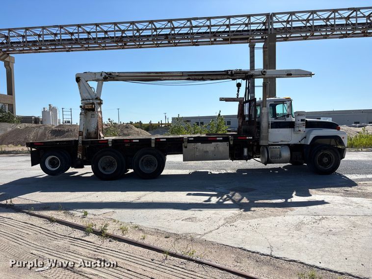 image for item DN6644 2000 Mack RD690S crane truck