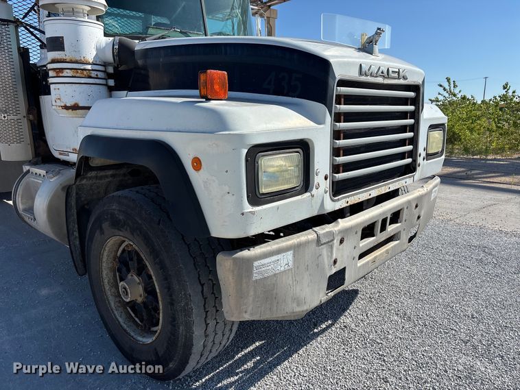 image for item DN6644 2000 Mack RD690S crane truck