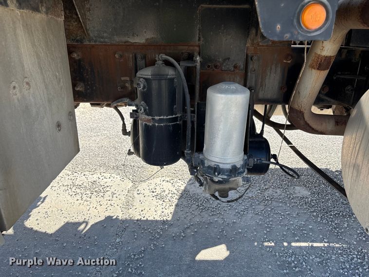 image for item DN6644 2000 Mack RD690S crane truck