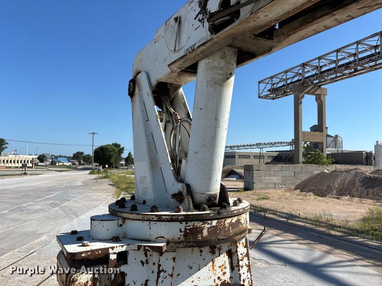 image for item DN6644 2000 Mack RD690S crane truck