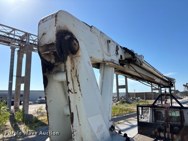 image for item DN6644 2000 Mack RD690S crane truck