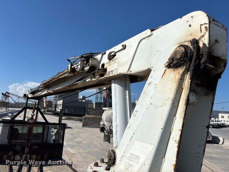 image for item DN6644 2000 Mack RD690S crane truck