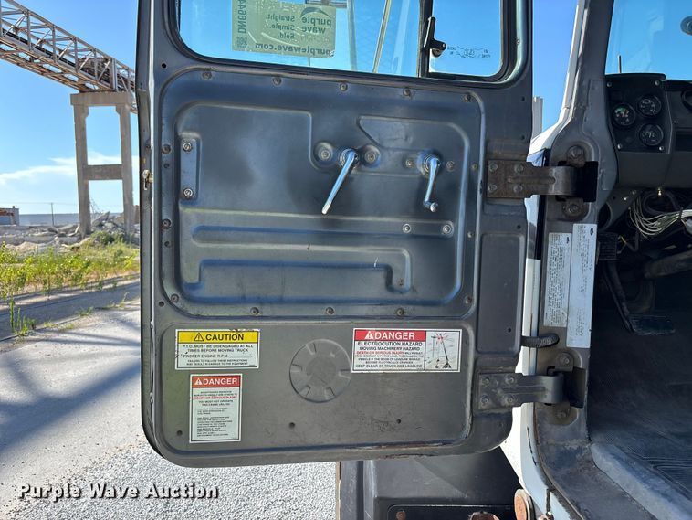 image for item DN6644 2000 Mack RD690S crane truck