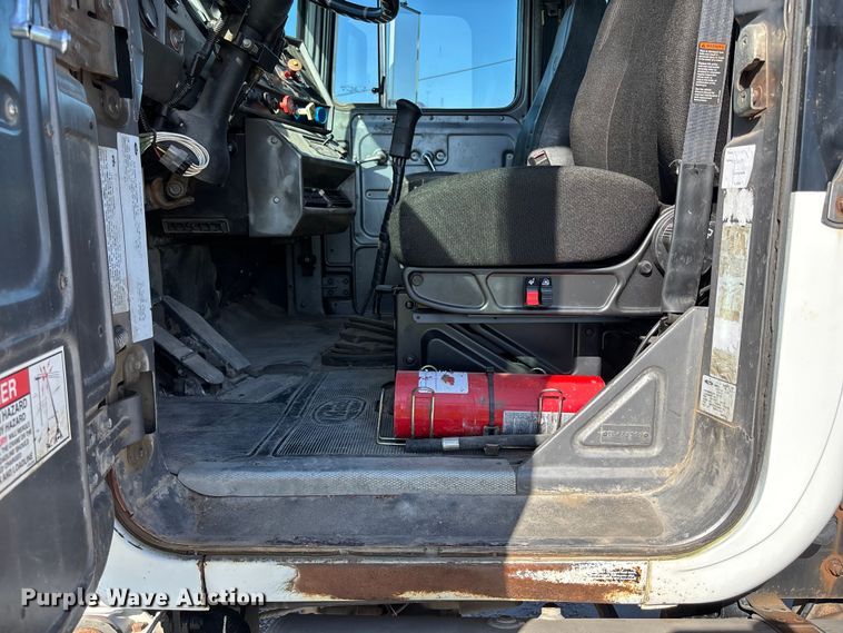 image for item DN6644 2000 Mack RD690S crane truck
