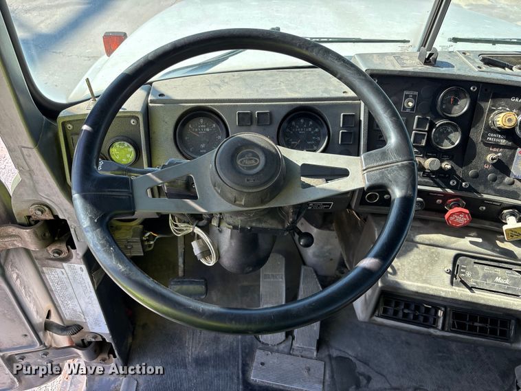 image for item DN6644 2000 Mack RD690S crane truck