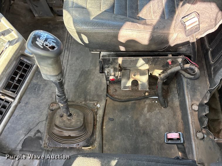 image for item DN6644 2000 Mack RD690S crane truck