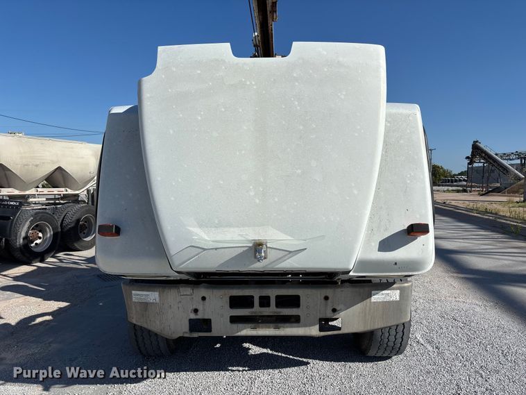 image for item DN6644 2000 Mack RD690S crane truck