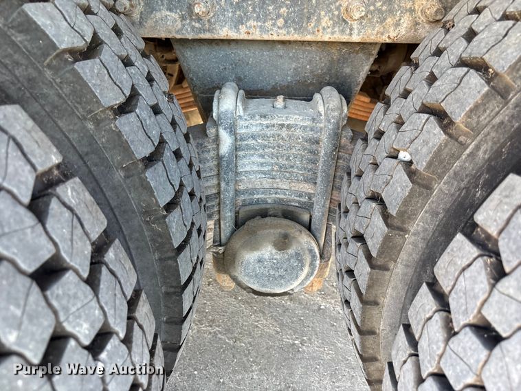 image for item DN6644 2000 Mack RD690S crane truck