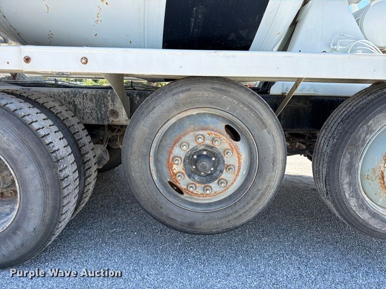 image for item DN6645 2006 Mack Granite CV713 ready mix truck