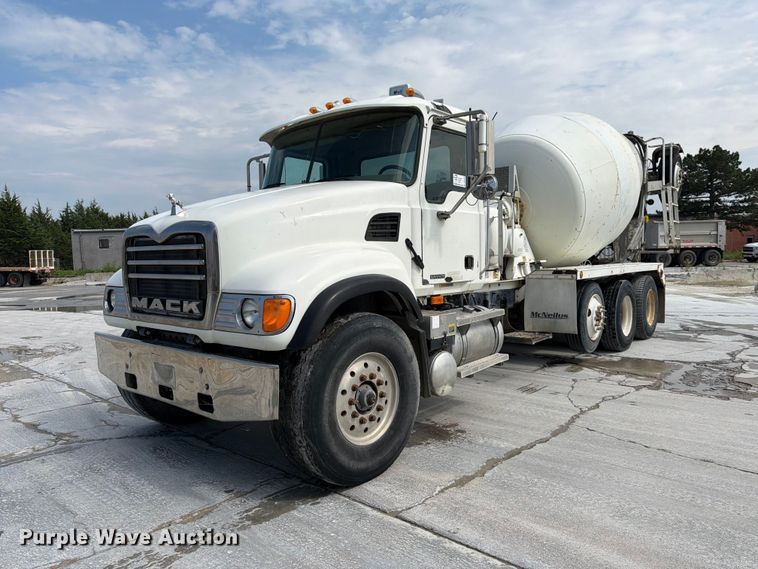image for item DN6646 2004 Mack CV713 ready mix truck