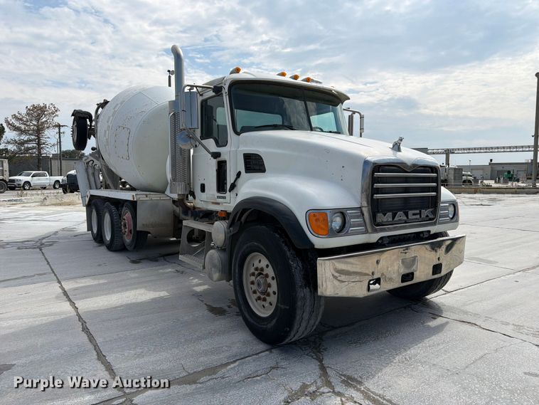 image for item DN6646 2004 Mack CV713 ready mix truck