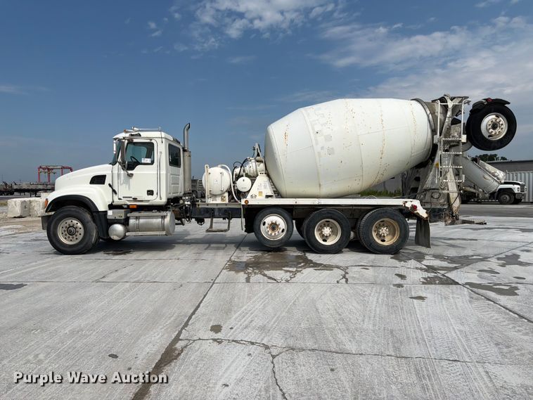 image for item DN6646 2004 Mack CV713 ready mix truck