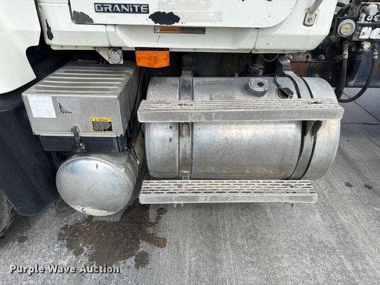 image for item DN6646 2004 Mack CV713 ready mix truck