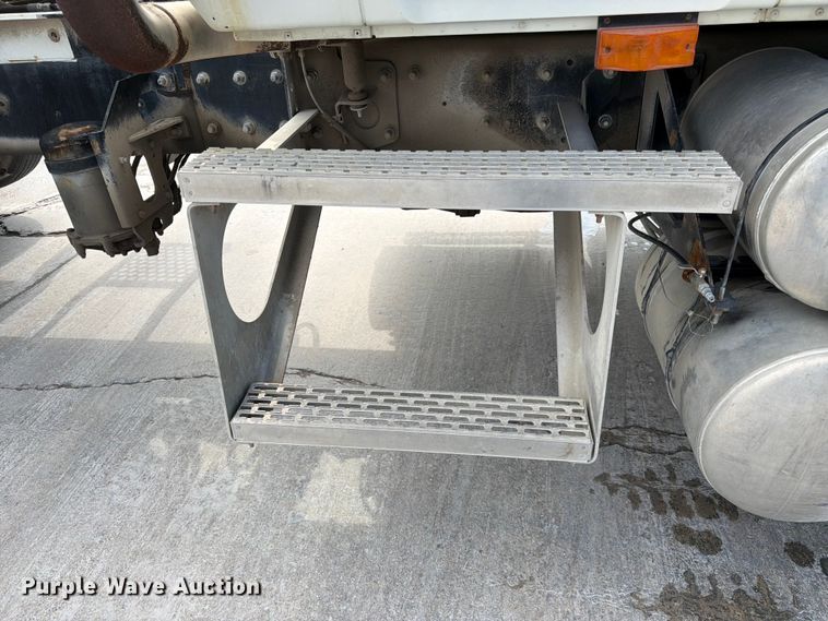 image for item DN6646 2004 Mack CV713 ready mix truck