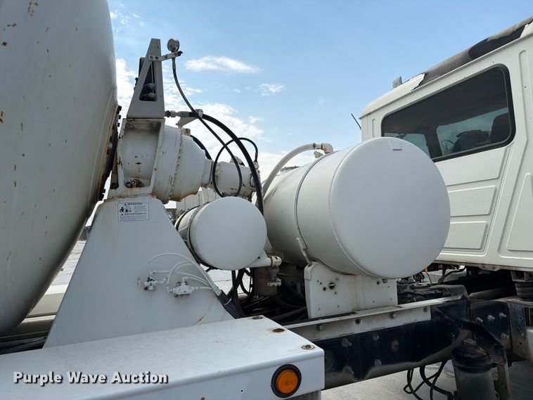 image for item DN6646 2004 Mack CV713 ready mix truck