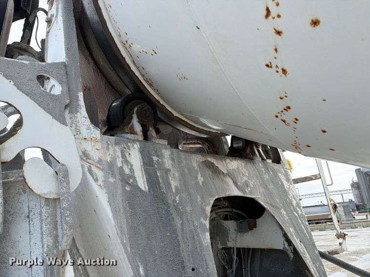 image for item DN6646 2004 Mack CV713 ready mix truck