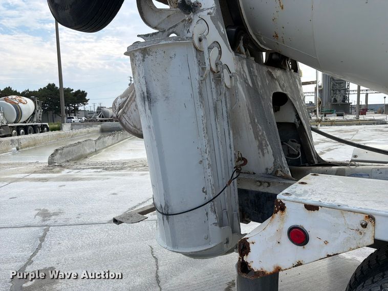 image for item DN6646 2004 Mack CV713 ready mix truck