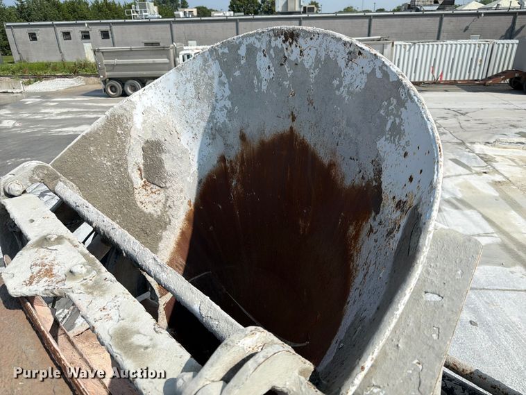 image for item DN6646 2004 Mack CV713 ready mix truck