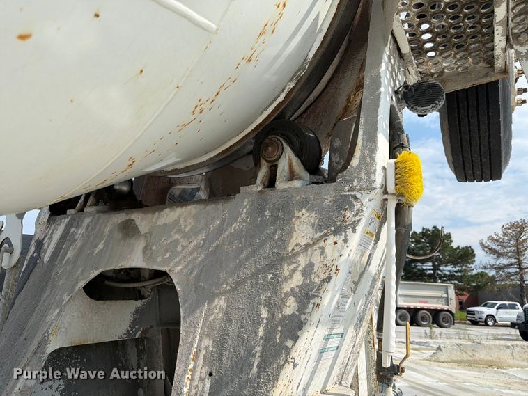 image for item DN6646 2004 Mack CV713 ready mix truck