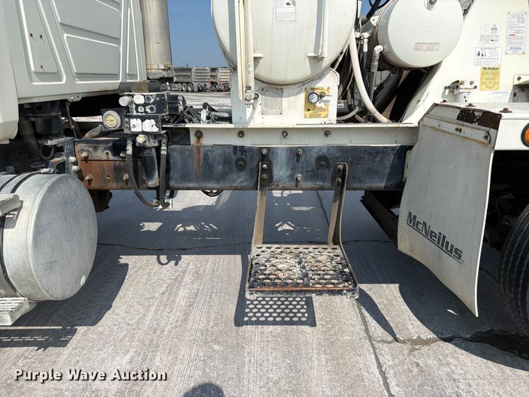 image for item DN6646 2004 Mack CV713 ready mix truck