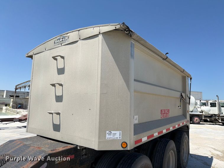 image for item DN6647 2013 Cornhusker 800 800R-8212-844 end dump pup trailer