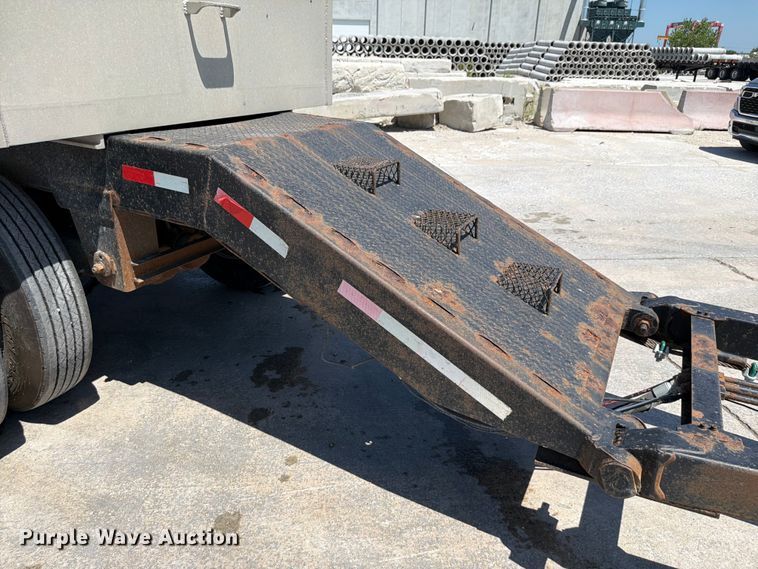 image for item DN6647 2013 Cornhusker 800 800R-8212-844 end dump pup trailer