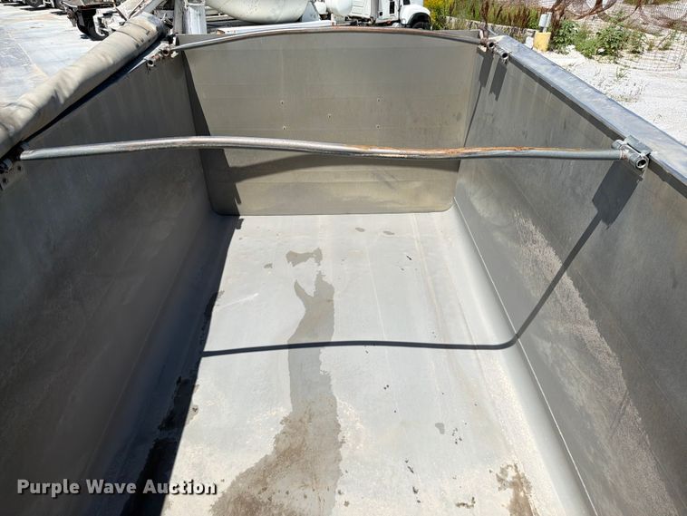 image for item DN6647 2013 Cornhusker 800 800R-8212-844 end dump pup trailer