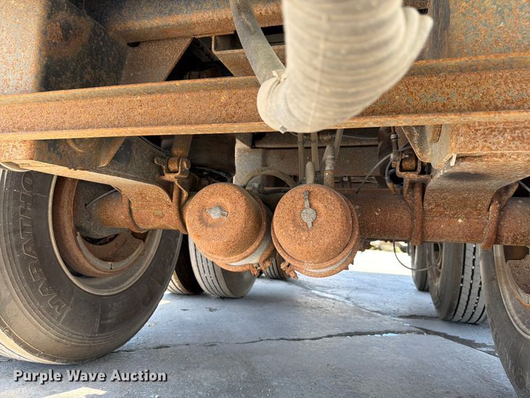 image for item DN6647 2013 Cornhusker 800 800R-8212-844 end dump pup trailer