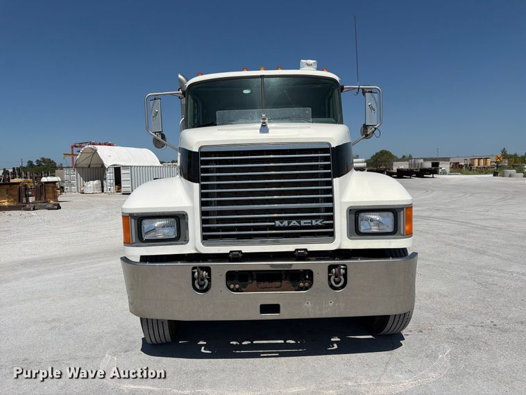 image for item DN6648 2016 Mack Pinnacle CHU613 dump truck