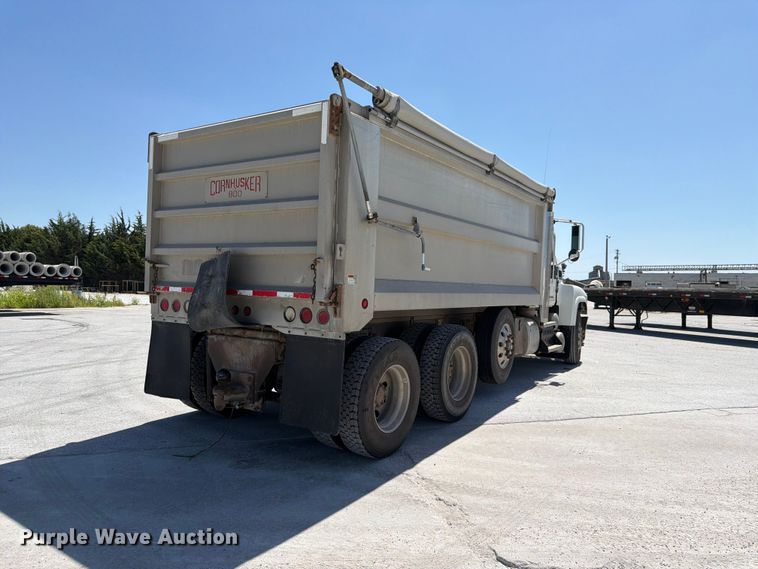 image for item DN6648 2016 Mack Pinnacle CHU613 dump truck
